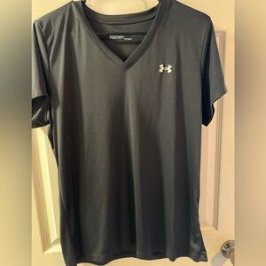 Under Armour HeatGear Black V-Neck Tee – Size L